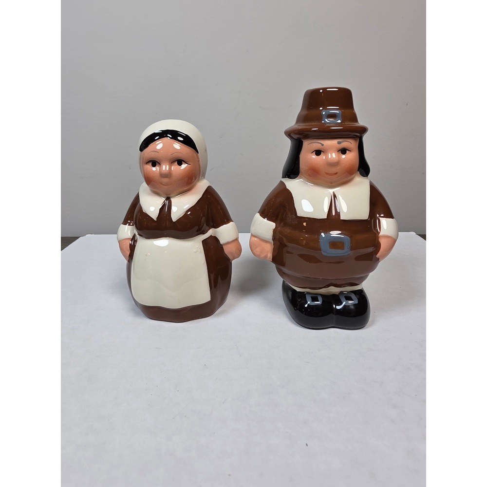 Publix The Pilgrim Pair Salt and Pepper Shakers 2014 Thanksgiving Ceramic Set